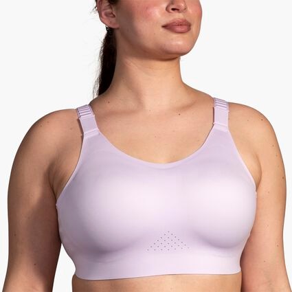 Model (front) view of Brooks Scoopback 2.0 Sports Bra for dames