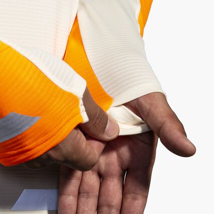 Dettaglio 5 vista di Brooks Run Visible Thermal Hoodie 2.0 da uomo