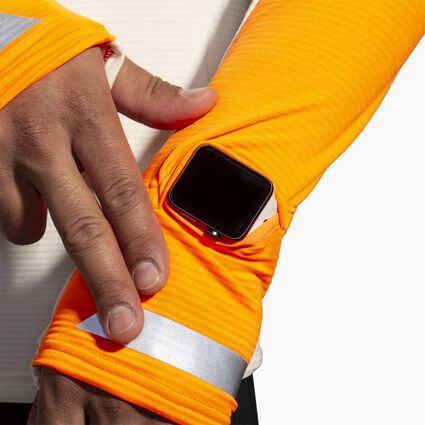 Dettaglio 4 vista di Brooks Run Visible Thermal Hoodie 2.0 da uomo