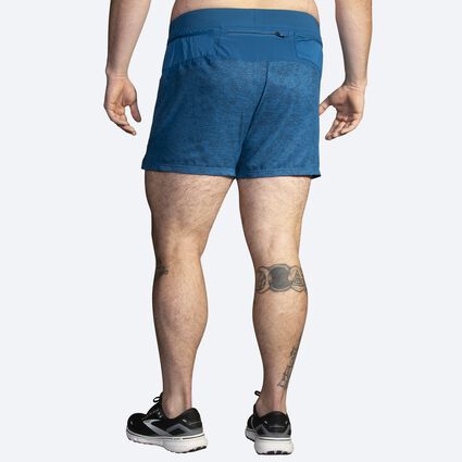 Vista del modelo (trasera) Brooks Sherpa 5" Short para hombre