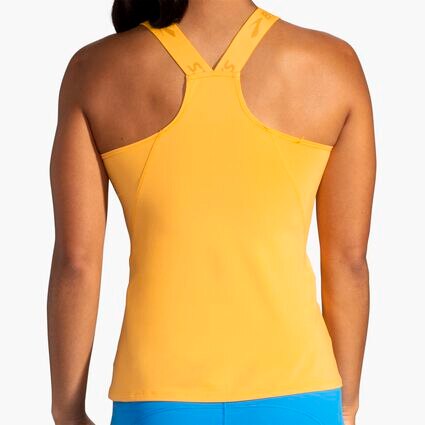 Model (back) view of Brooks Pick-Up Tank for women
