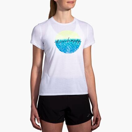 Vue (avant) du modèle de Brooks Distance Short Sleeve 3.0 pour femmes