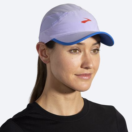 Model (front) view of Brooks Chaser Hat for unisex