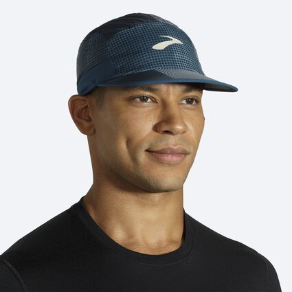 Vista del modelo (frontal) Brooks Propel Hat para unisex