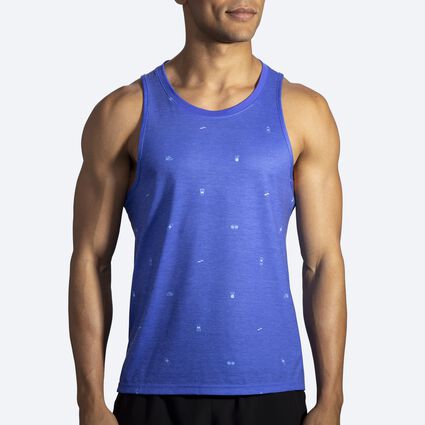 Model (front) view of Brooks Distance Graphic Tank for men