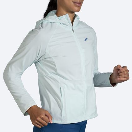 Brooks Canopy Jacket für Damen – Ansicht aus einem Winkel bei Bewegung (Laufband)