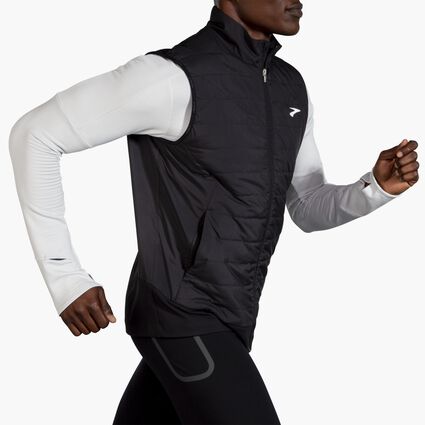 Vue d’angle du mouvement (tapis roulant) Brooks Shield Hybrid Vest 2.0 pour hommes