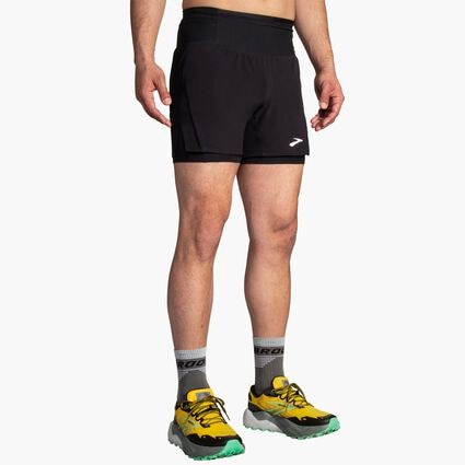 Vue (avant) du modèle de Brooks High Point 5" 2-in-1 Short 2.0 pour hommes