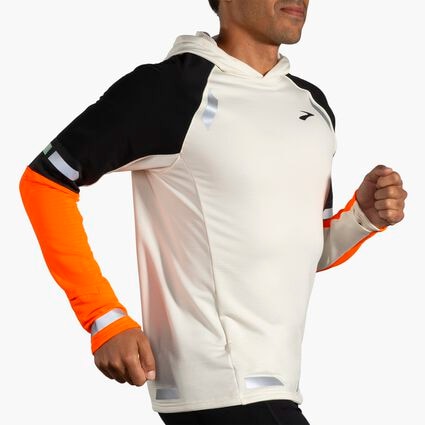 Vista angolo di movimento (tapis roulant) di Brooks Run Visible Thermal Hoodie 2.0 da uomo