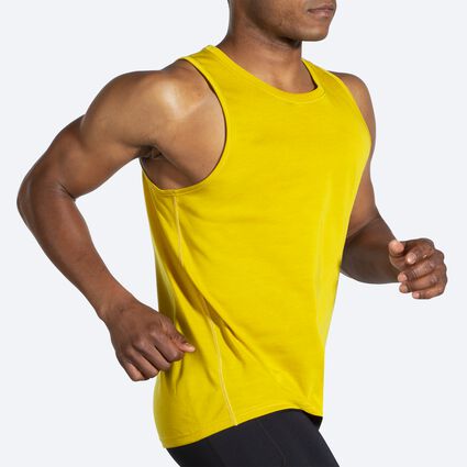 Movement angle (treadmill) view of Brooks Distance Tank for men