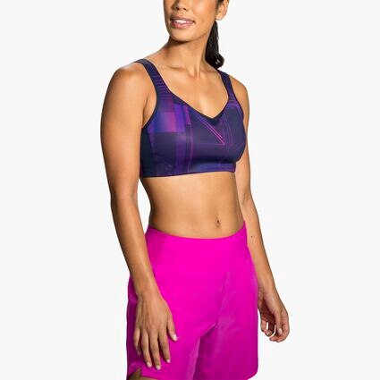 Brooks Convertible Sports Bra für Damen – Model-Ansicht aus einem Winkel (bei Entspannung)