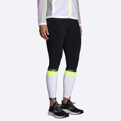Model angle (relaxed) view of Brooks Carbonite 7/8  Tight for women