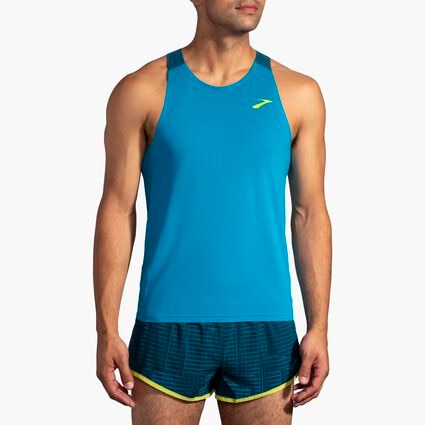 Vista del modelo (frontal) Brooks Atmosphere Singlet para hombre