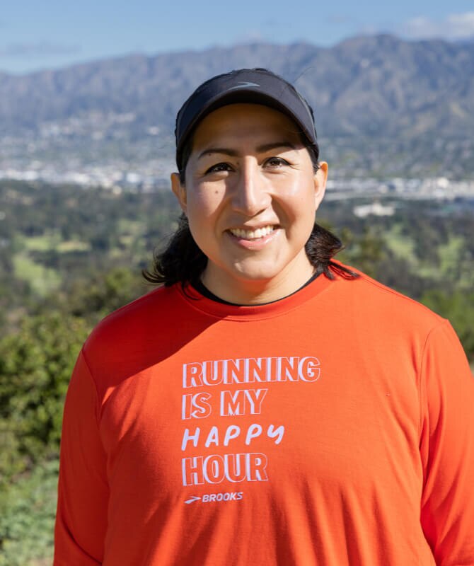 Alexis souriant à la caméra