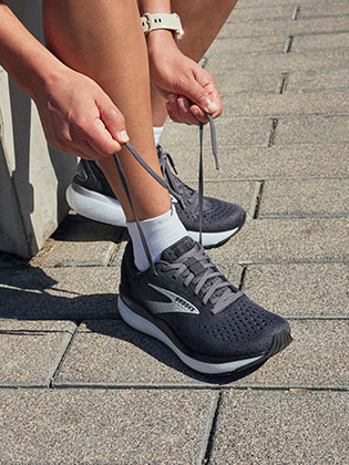 A runner tying the Ghost 16