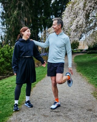 Kirk s’étire avant une course