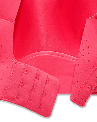 The clasp of the Dare Crossback Run bra