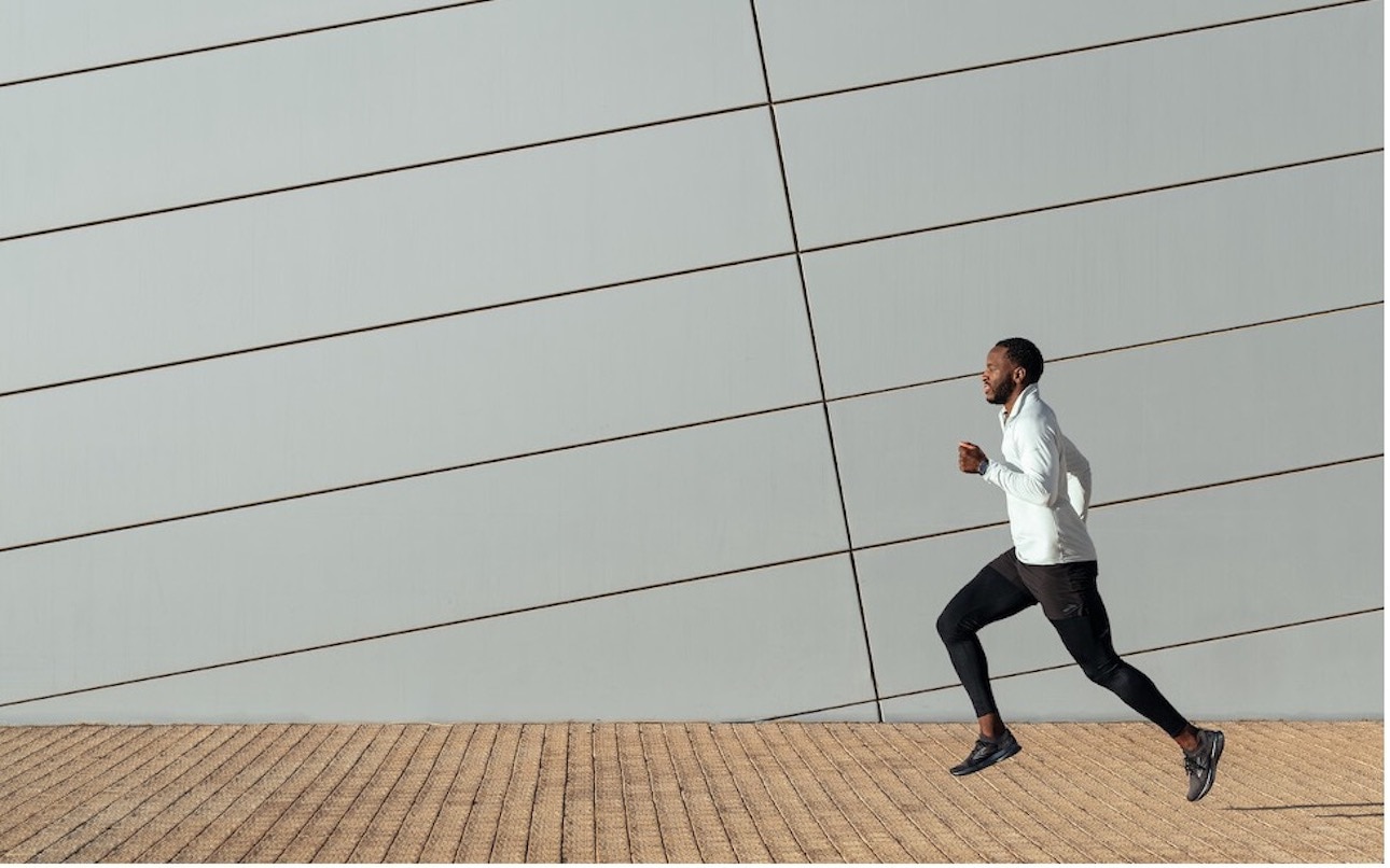 Avantages et risques associés à la course avec des poids Entraînement et séances de mise en