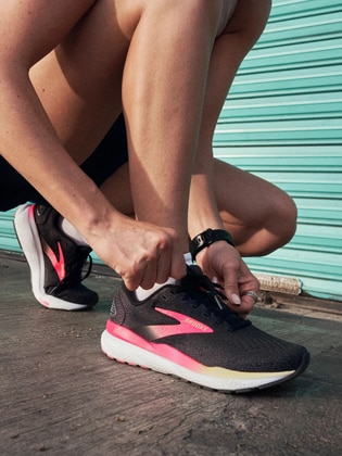 A runner tying the Ghost 16