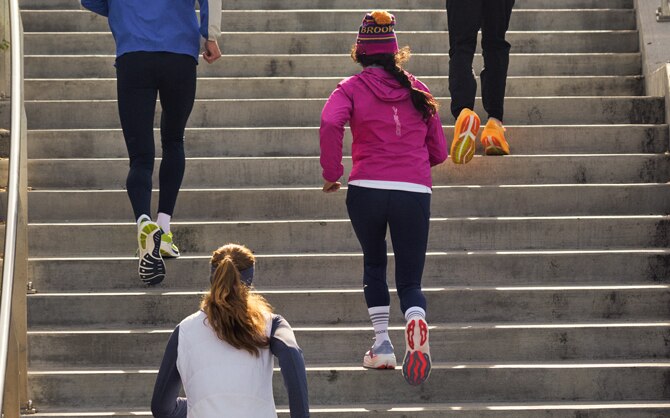 Step-ups auf der Treppe