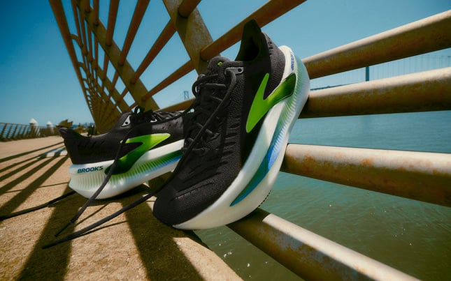 gros plan des chaussures de course Brooks Glycerin Max 2