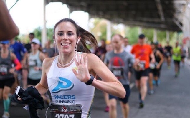 Runner waving during Marine Corps Marathon