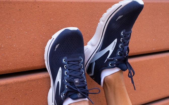 Deux mannequins portant la Ghost 15