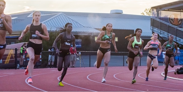 Nia Akins mid race