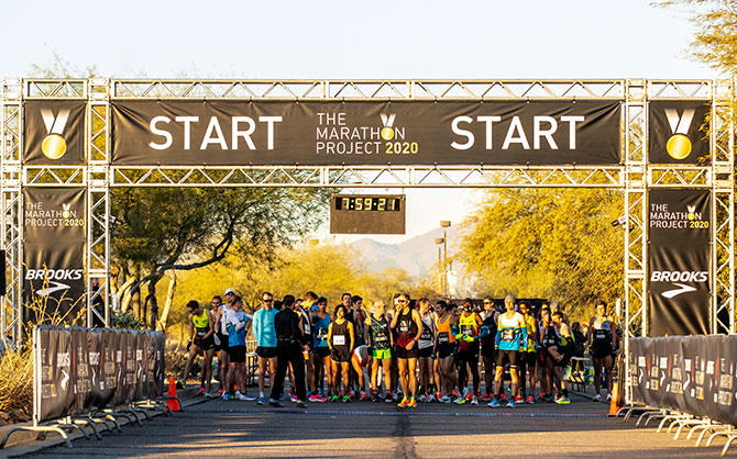 Runners lined up at the start line.