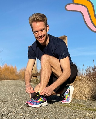 Runner tying his shoes