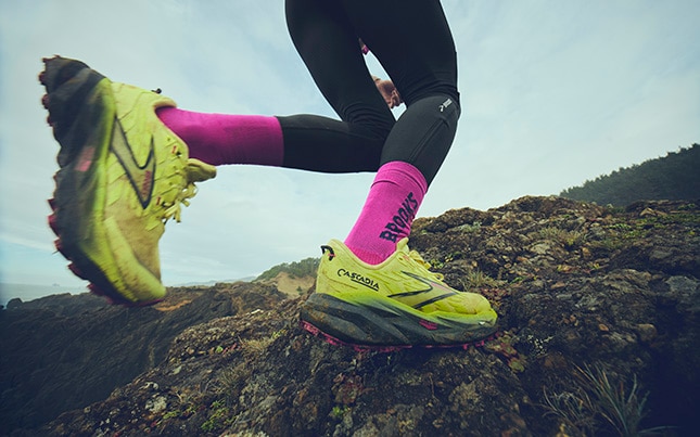 close up of someone trail running in Brooks Cascadia 19 trail running shoes