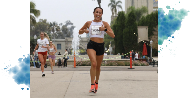 Alexa Yatauro running with thumbs up