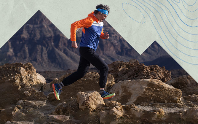 Scott Jurek qui court sur un sentier.