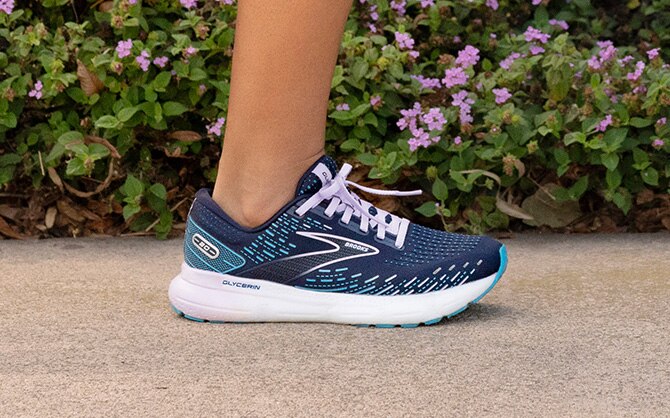 Runner wearing Brooks shoes with soft DNA LOFT v3 cushioning