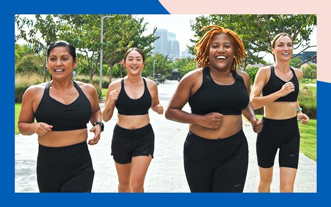 Cuatro mujeres corriendo con sujetadores de running de Brooks