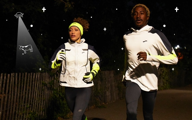 Deux runners qui courent la nuit