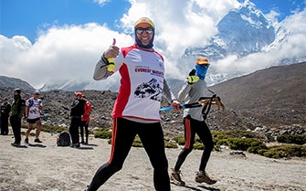 Zander Ross giving a thumbs up on a run