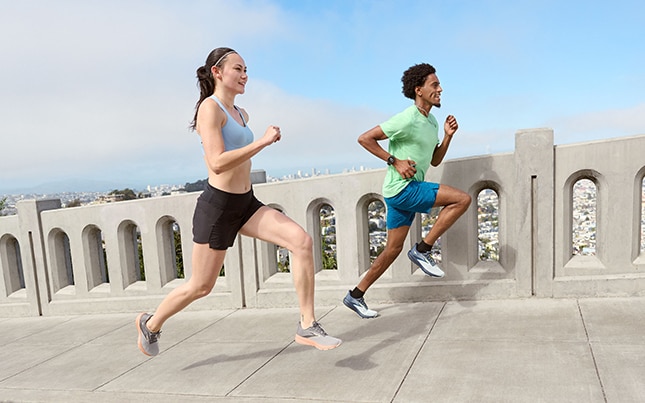 Coureurs avec aux pieds la Launch 10
