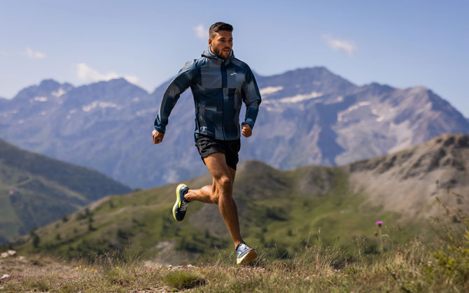 Trail vs Road Running Shoes: Pace & Terrain