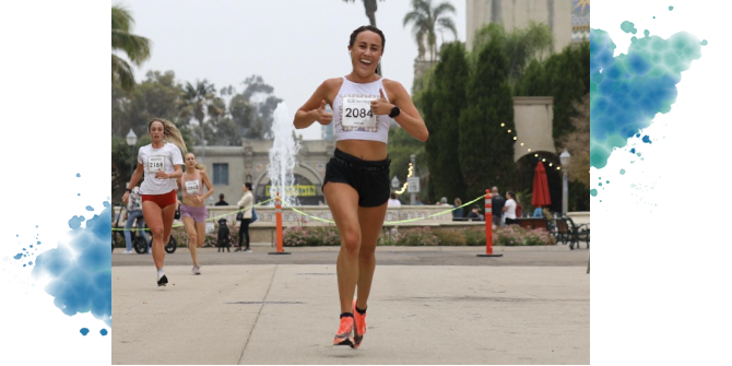Alexa Yatauro running with thumbs up