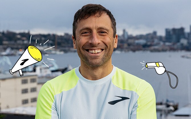 Danny Mackey souriant à la caméra