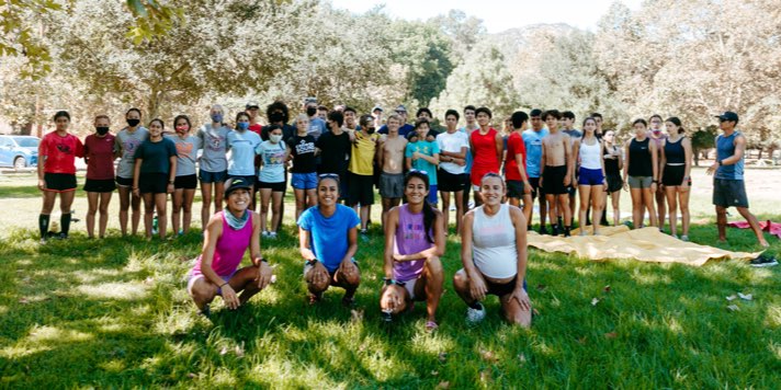 Photo de groupe extérieure de l’équipe Angel City Elite