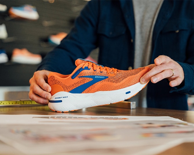 Runner expert holding the Ghost Max running shoe