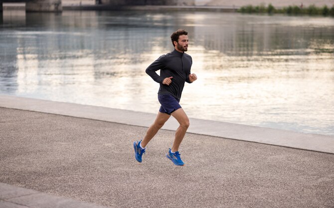 A male runner running to beat his average best marathon time