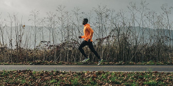 Runner su un sentiero