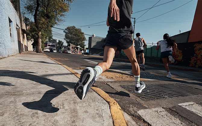Un coureur en foulée