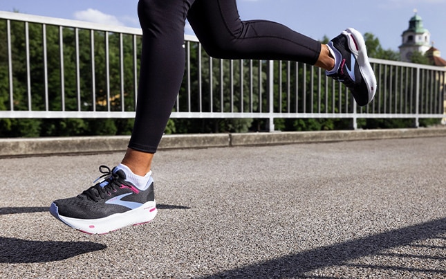 Run with care: A guide to choosing the best shoes for knee-friendly running 