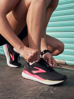 A runner tying the Ghost 16