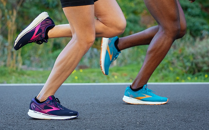 Los corredores están a medio camino de llevar zapatillas Brooks con amortiguación DNA LOFT suave