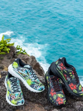 Shoes with a tropical pattern